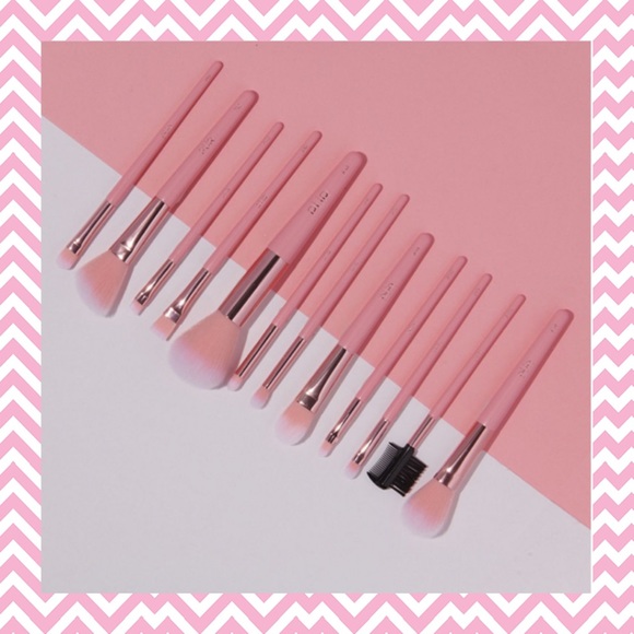 PUR Signature Travel Essentials 12pc. Cruelty-Free - Picture 6 of 7